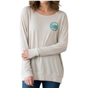 Cinch Cream & Turquoise Logo Women’s Long Sleeve TShirt w Banded Bottom - Medium
